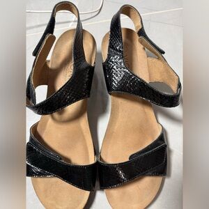 Vionic Black Textured Sandals
